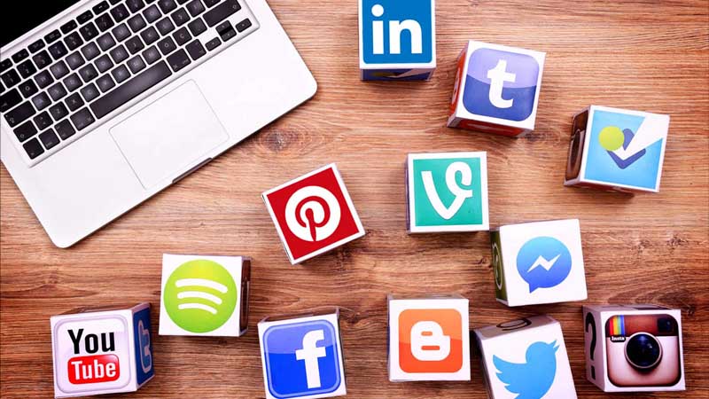 Liên kết mạng xã hội để quảng cáo website