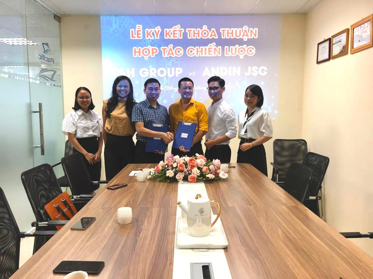 le-ky-ket-thoa-thuan-hop-tac-chien-luoc